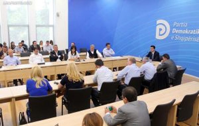 Deputetët e PD që rrezikojnë të hiqen nga lista në