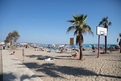 Lirimi i hapësirave/ Rama ndan pamje nga plazhet publike në