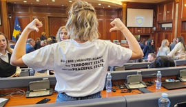 Sulmi në Veri, Adriana Matoshi mesazh BE-së: Refuzoni terrorin,