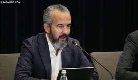 Ilirjan Celibashi po përpiqet të qetësojë Berishën duke