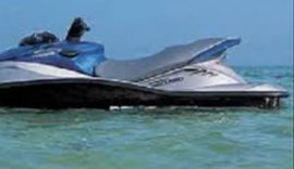 Policia gjen 2 turistë me motor uji të fikur në det; një