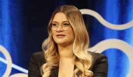 Neda Balluku: Mos bëni kalamaj se i mban plaka. Brez egoist!
