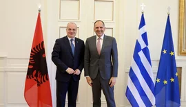 Ministri i Jashtëm grek në Tiranë: Ju mbështesim për