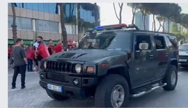 Bulevardi “Dëshmorët e Kombit” i mbushur me tifozë
