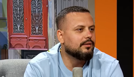Kisha lajmëruar gjithë fisin që do dilja në televizor,