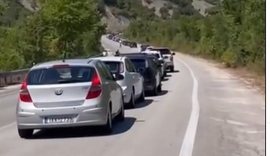 Video/ Shqiptarët kthehen në vend për pushime, por pritjet