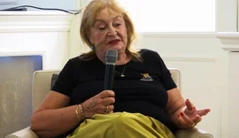 Helena Kadare: Të shkruarit është ringjallje, koha