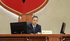 Debati për nderimin e ish-diktatorit, Peleshi kërkon ndjesë!