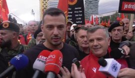 Djali i Hashim Thaçit nga protesta për UÇK në