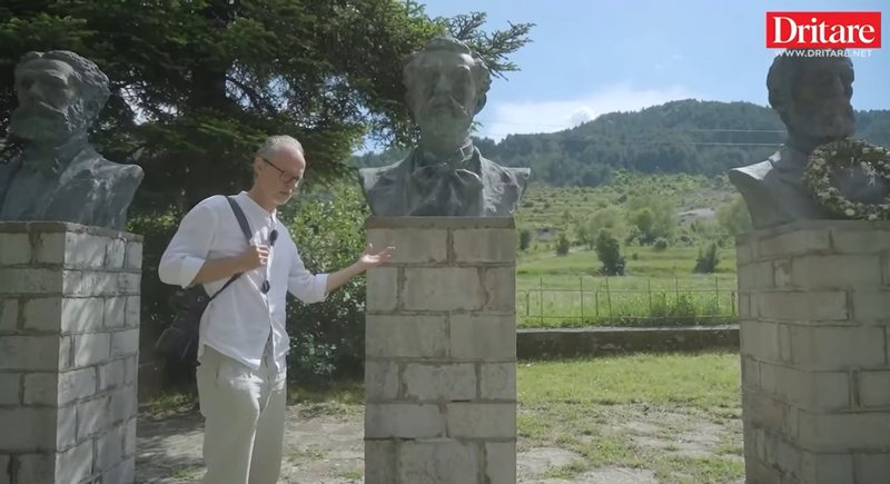 Fotoreporteri britanik i tregon botës Rilindjen Shqiptare!