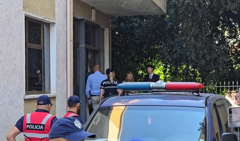 Mbërrijnë në Gjykatën e Fierit të arrestuarit e