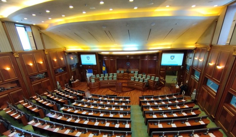 Kuvendi i Kosovës në alarm, deputetët dhe gazetarët largohen