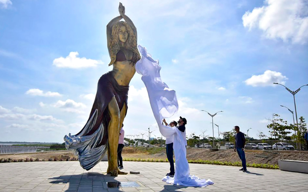 Kolumbianët përjetësojnë Shakirën, statujë