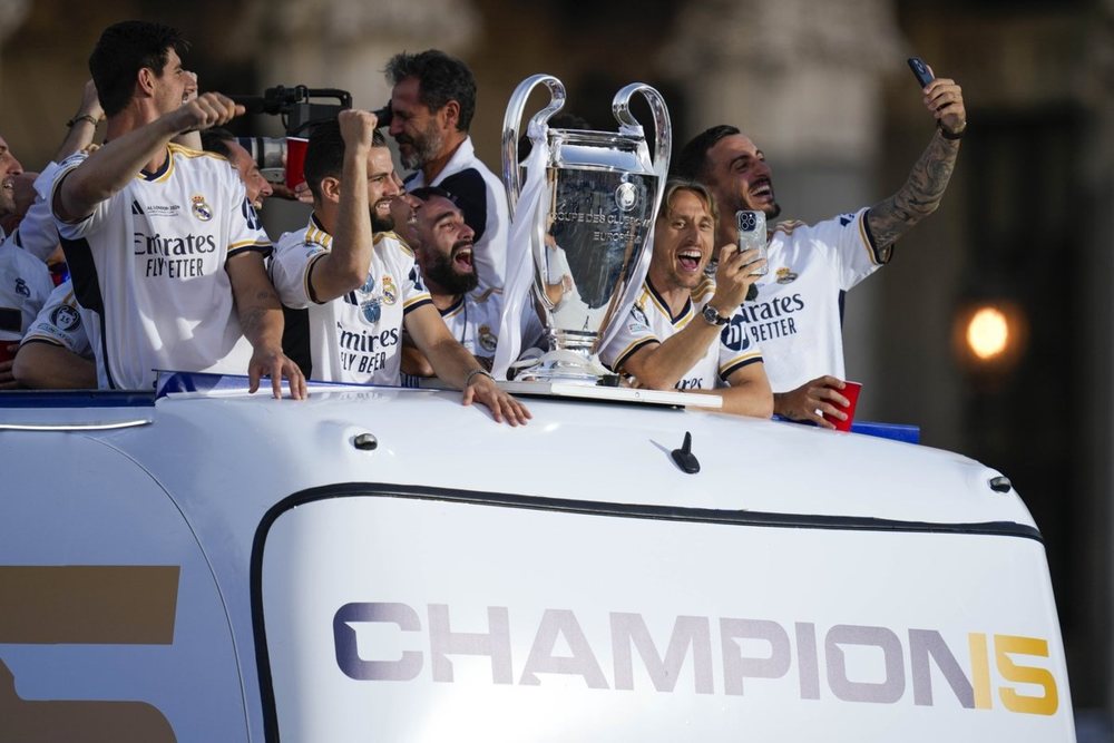 Triumfi në Wembley, Real Madrid feston Champions-in e 15 me tifozët