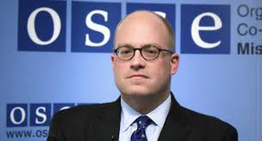 Nga ndalimi i agresionit serb te sfidat në Shqipëri, Jonathan Moore