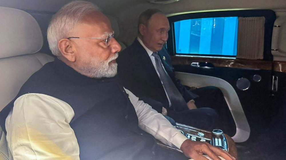 Pasi hipi në “Bishën” e Trumpit, Putin shëtit Modin