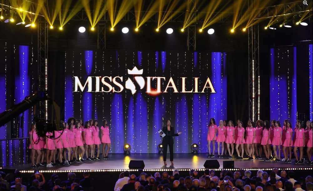 Një bukuri e rrallë, 18 vjeçarja shpallet Miss Italia