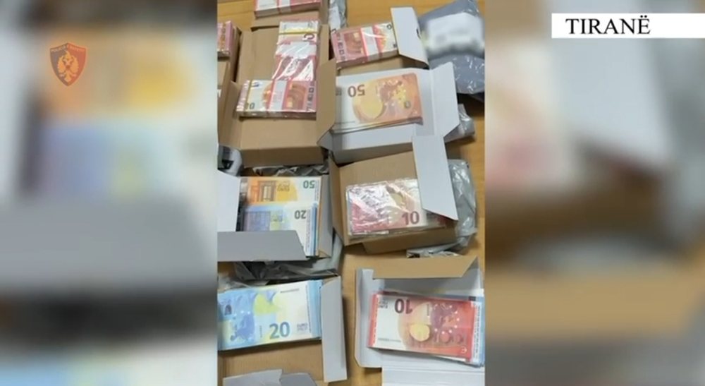 Euro të falsifikuara me postë, 4 të arrestuar në Tiranë