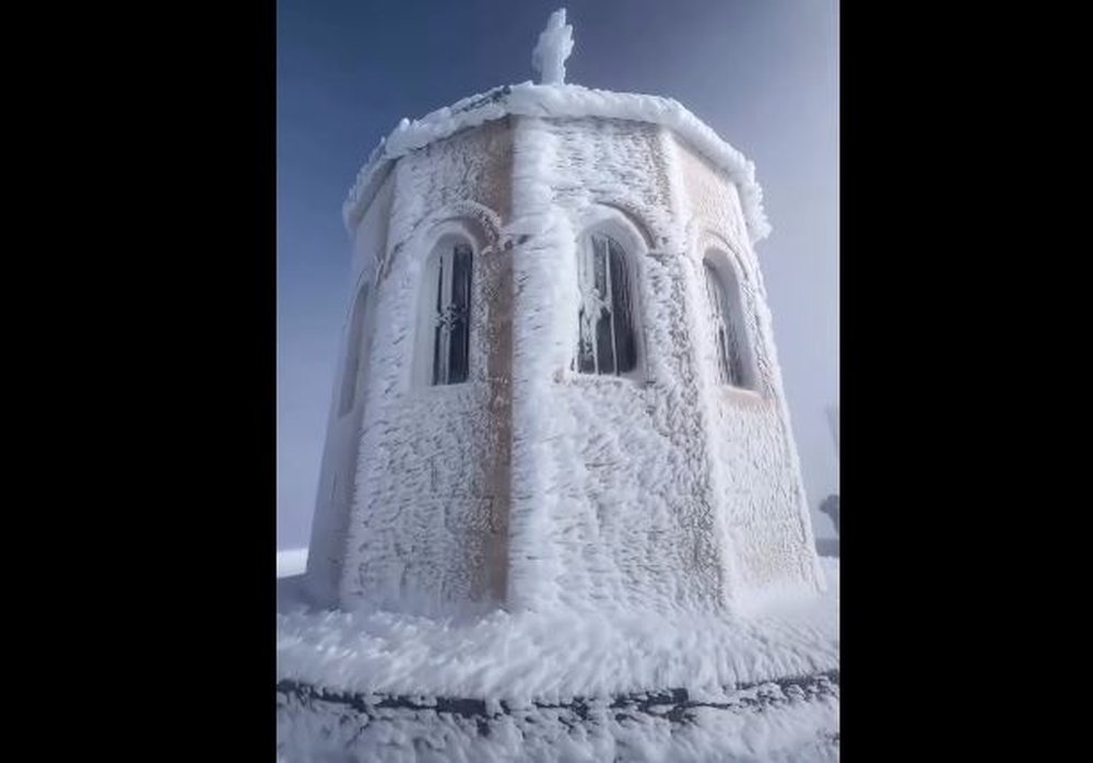 Tyrbja e Abaz Aliut mbulohet nga bora, Rama ndan pamjet magjeps&euml;se nga Mali