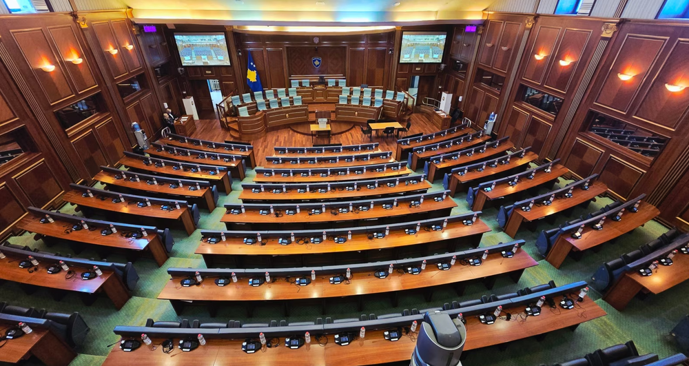 Kush me k&euml;? Q&euml;ndrimet e qarta, por pazaret ende larg