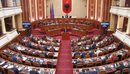 Dumani në Kuvend: Nën hetim 33-ish zyrtarë të lartë, rritje të numrit të dëni...