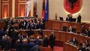 Parlament me tym e flakë. PD rebelohet e bllokon seancën, PS “beton” Shabanin...