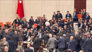 Plas grushti në Parlamentin turk