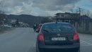 Fluks në aksin Maliq - Moglicë, policia postbllok: Nuk lejohen kamionët