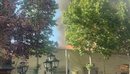 Zjarr në “Rrugën e Kavajës” në Tiranë, tymi mbulon zonën