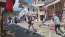 Turistët: Vijmë për historinë, Gjirokastra të mërzit me dance dhe rock gjatë ...