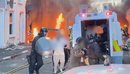 Kaos, zjarr dhe dhunë në Belfast! Protesta kundër emigracionit, digjen banesa...