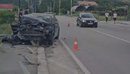 Me shpejtësi tej normave, drejtuesi i automjetit përplaset me barrierat mbroj...