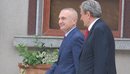 “Ishte komplot mafioz”, Meta reagon pas lajmit për heqjen e non gratës ndaj B...
