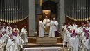 Papa Leoni XIV bekon kullën më të lartë të Sagrada Familias në Barcelonë