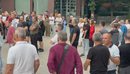 “I kuptojmë të rinjtë”, turistët e huaj solidarizohen me protestat në Korçë...