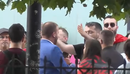 Protesta zhvendoset te Kuvendi, përplasje me simpatizantët e PD dhe deputetin...