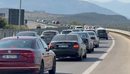 Aksident në aksin Levan–Vlorë, përplaset një Fiat dhe rëndohet trafiku në aut...