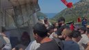 Banorët shembin rrethimin 22-vjeçar në Kakome
