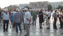 Protesta në ditën e 28-të, qytetarët grumbullohen para Kryeministrisë