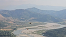 Helikopteri vë nën kontroll zjarrin në Mallakastër
