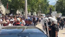 Përplasje mes policisë dhe protestuesve para Parlamentit, mbërrijnë edhe Forc...