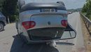 Tentoi të shmangë përplasjen, aksidentohet e më pas përmbyset automjeti në Fi...