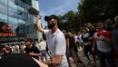 Protestë me tensione para Kuvendit, përplasje me policinë dhe mbi 20 të shoqë...