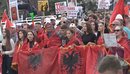 “Lironi çunat!” Protesta e 33-të, qytetarët kërkojnë largimin e qeverisë...