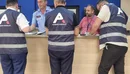 Pretendimet për dhunë ndaj një protestuesi të arrestuar, Avokati i Popullit n...