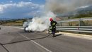 Merr flakë një automjet në aksin Qafë Plloçë-Pogradec