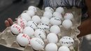 Protestë te Parlamenti, vezë kundër deputetëve, qytetarët “bëjnë paqe” me pol...