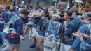 Gratë ankohen për “ngacmim nga qimet”, burrat në Tokio të Japonisë me të shku...