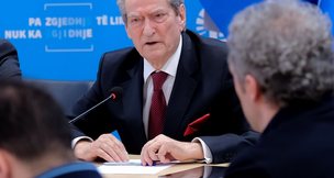 “Shkon dhe kthehet si hajdut nga SHBA” Berisha: Rama po shkel kushtetutën për të mbrojtur veten