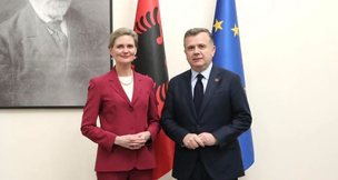 Bordi i Paqes, Samiti i NATO-s dhe investimet amerikane, Balla takon përfaqësuesen e SHBA në Tiranë